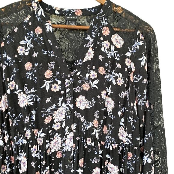 Torrid empire waisted top,  elasticized waist, v-neck, high-low hemline - Picture 6 of 13